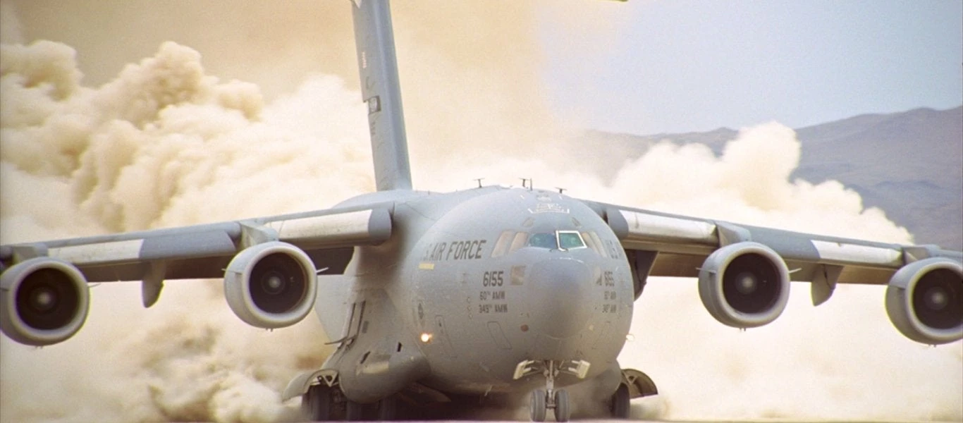 C-17 και Α-400 σε εντυπωσιακές προσγειώσεις (βίντεο)